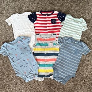 Set of 4 onesies and 2 outfits.